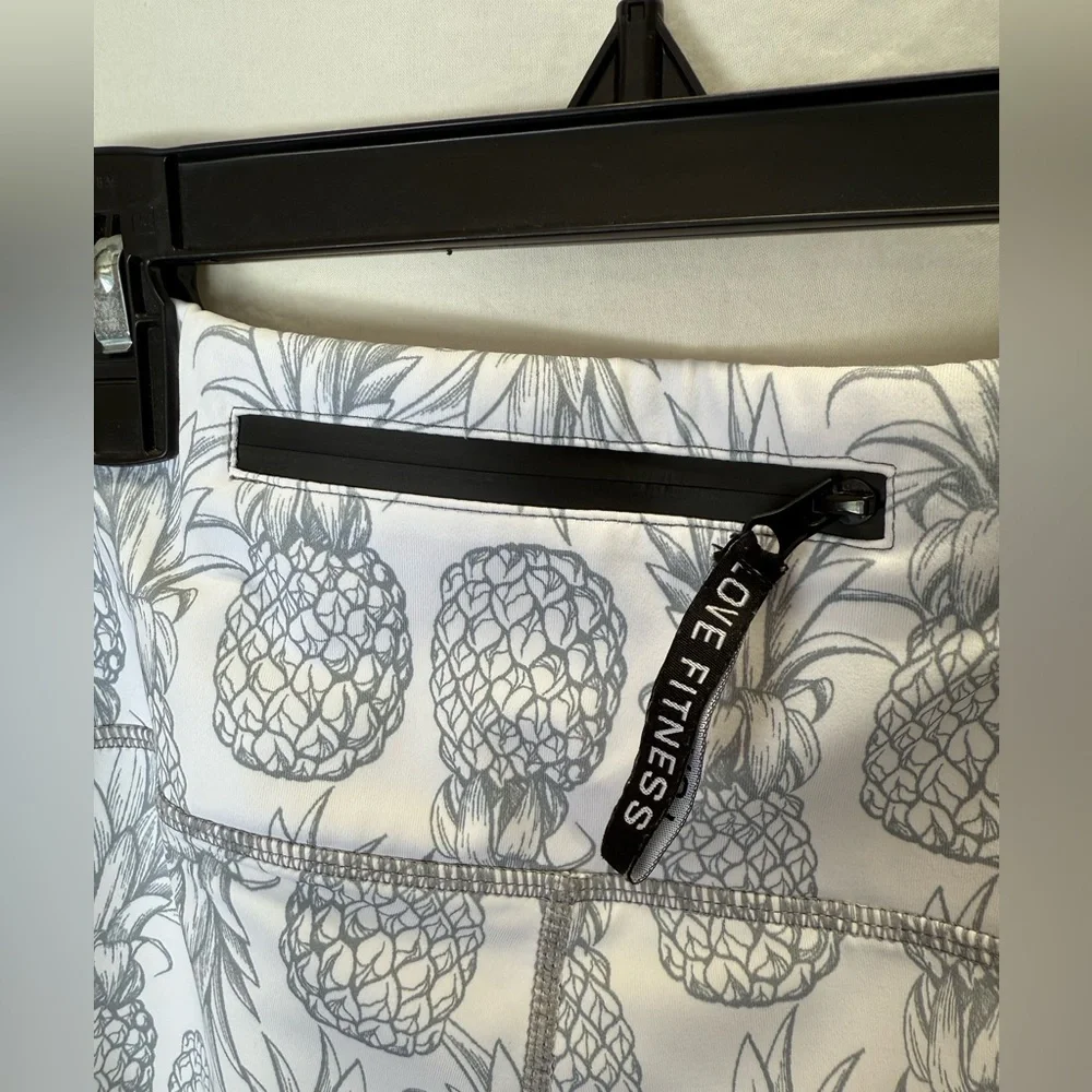 Pineapple Pattern Leggings Women’s Size Medium - Picture 5 of 6